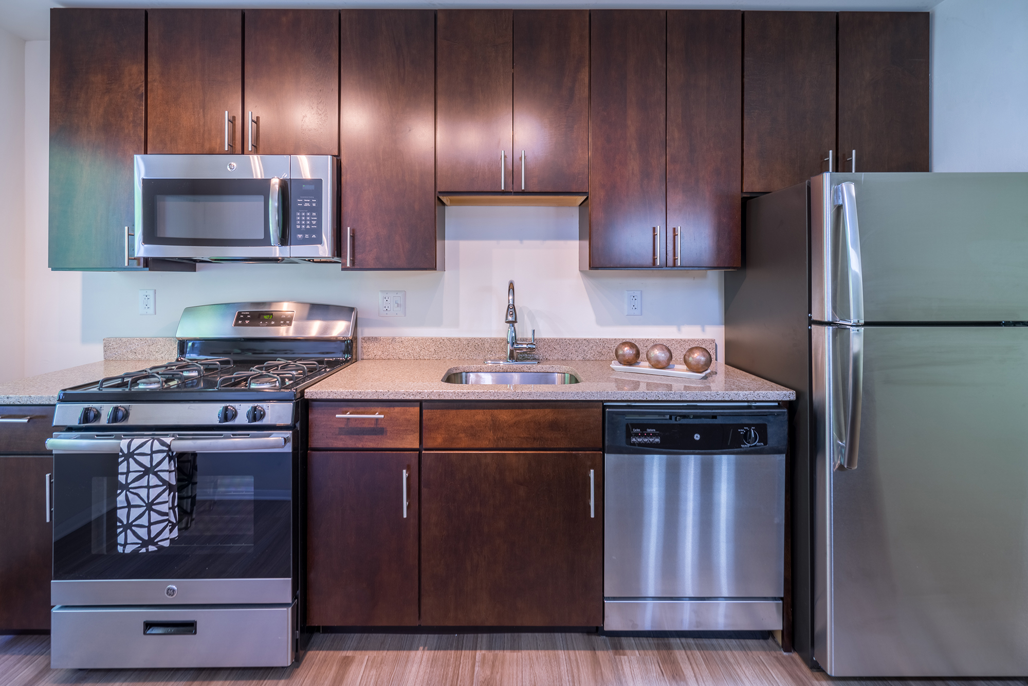 Hillwood Premium Renovated Apartment with Stainless Steel Appliances and Kitchen Upgrades Hillwood Premium Renovated Apartment with Stainless Steel Appliances and Kitchen Upgrades